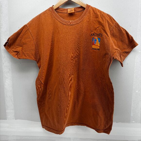Arches National Park T-Shirt Orange Gildan Graphic Tee Unisex Size medium - Picture 4 of 5